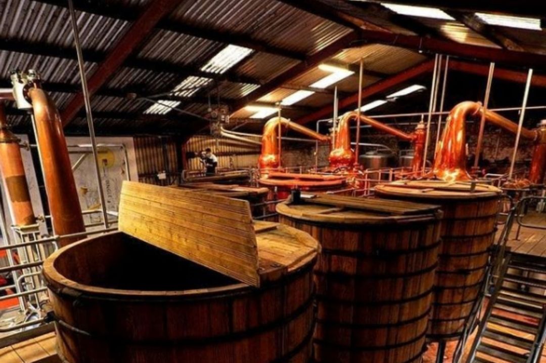 copper_stills_and_aging_barrels