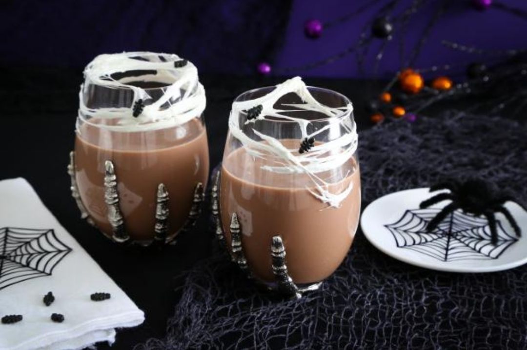 marshmallowwebchocolate halloweencocktails